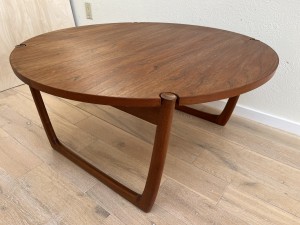 Exquisite Mid-century Modern round teak coffee table Designed by Peter Hvidt & Orla Molgaard - Nielsen for France & Son - Made in Denmark - lovely condition - measures -