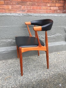Sexy arm chair by Danish Designer Johannes Andersen in the early 60's - exellent vintage condition - one left - (SOLD)