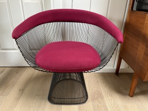 Outstanding Mid-century Modern chair Designed by Warren Platner for Knoll - design year 1966 - newly reupholstered in a gorgeous fuschia pink wool by Maharam - SOLD