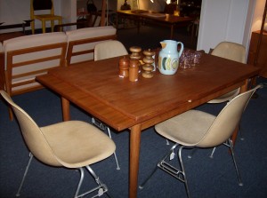 Fantastic 1960's teak dining table w/extendable leaves - small chip on one of the leaves - (SOLD)