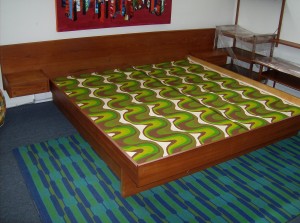 Fabulous Mid-century modern teak bed w/floating end tables - nice vintage condition - (SOLD)